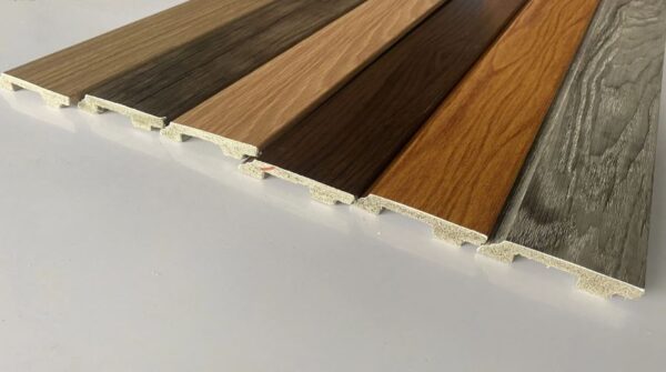 Len chân tường nhựa