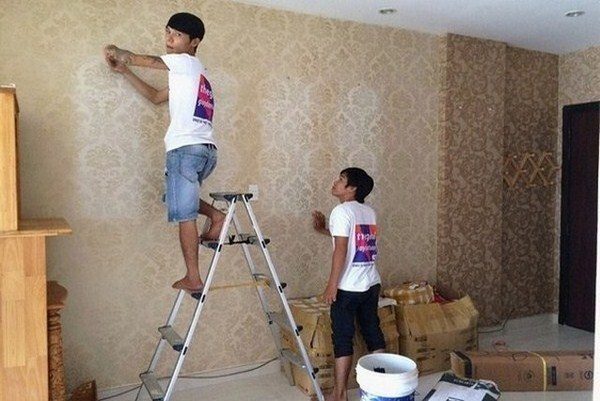 lựa chọn giấy dán tường cho phòng khách