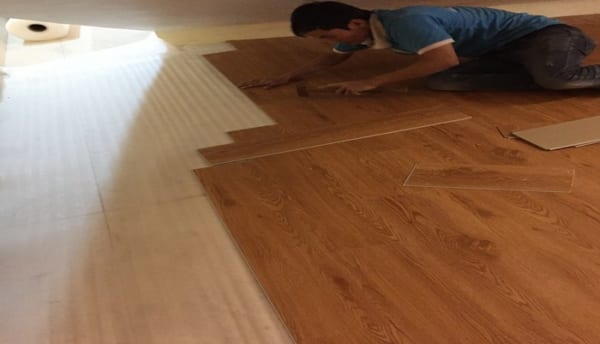 giá thi công sàn hèm khóa spc, báo giá sàn nhựa cao cấp hàn quốc,lắp đặt sàn nhựa hèm khóa giá rẻ,