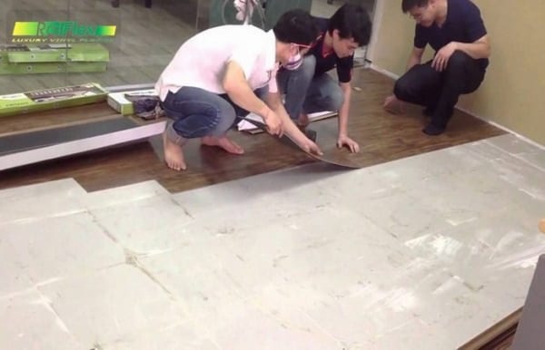 báo giá thi công sàn nhựa giả gỗ, dịch vụ thi công sàn nhựa giá rẻ, báo giá làm sàn nhựa giả gỗ hà nội,