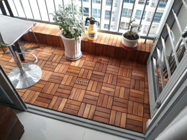 Lắp gỗ vỉ nhựa ban công