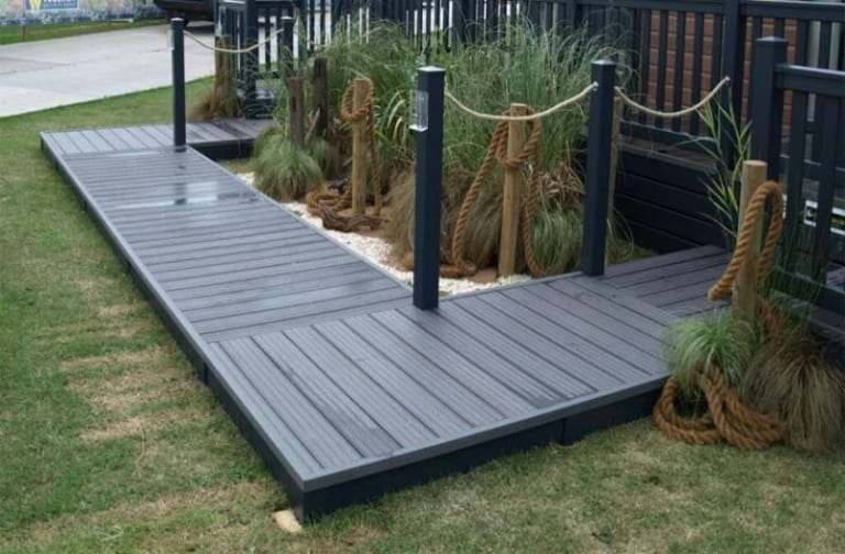 khuân viên sử dụng sàn nhưuaj ngoài trời