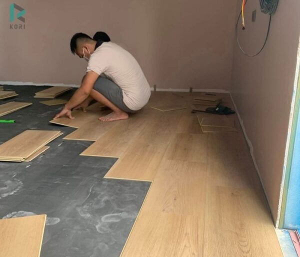 thi công sàn nhựa hèm khóa 6mm
