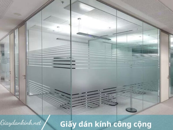 giấy dán kính nơi công cộng